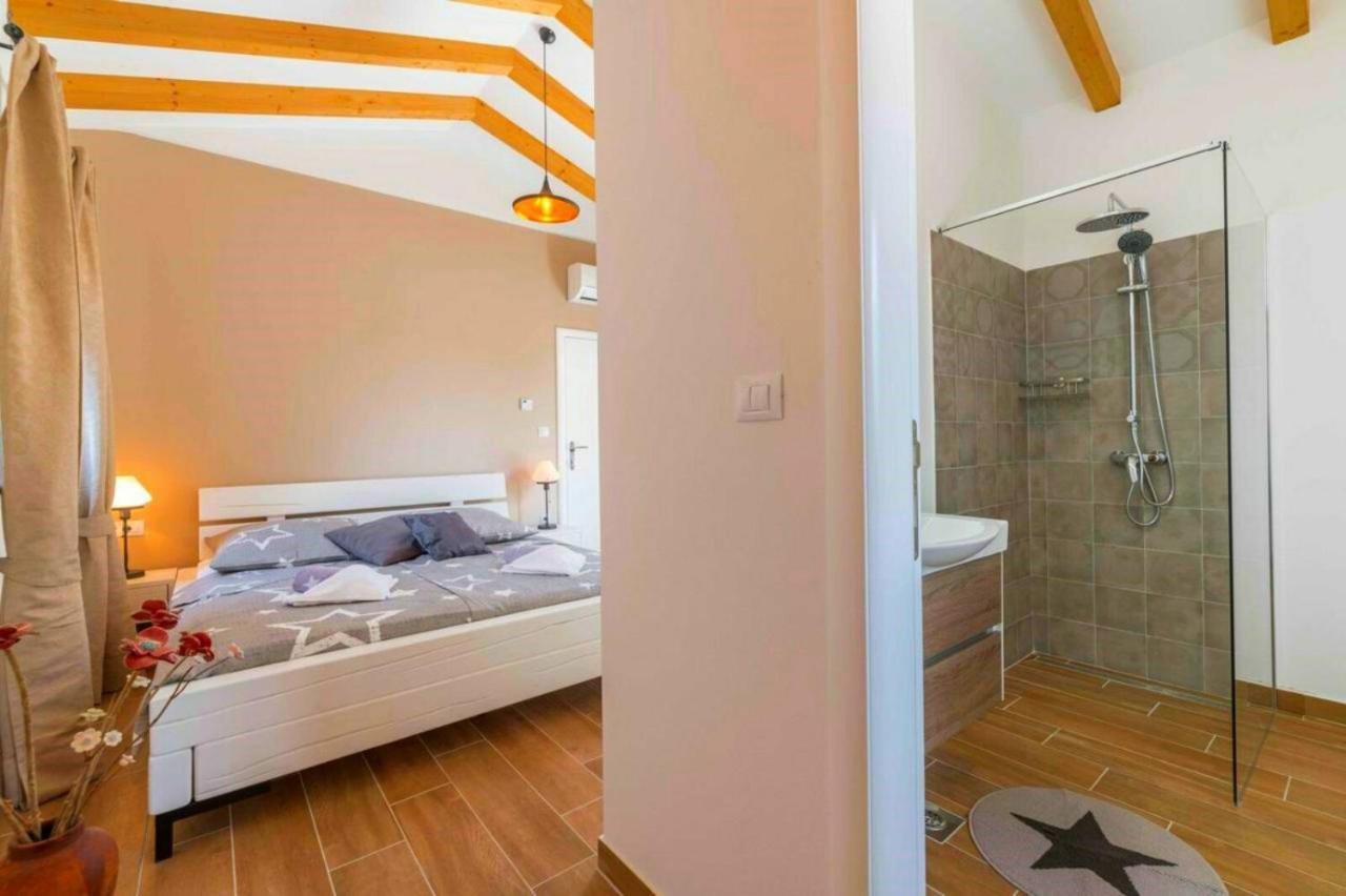 Moderne Istrische Steinvilla - 4 Sterne Mit Privatem, Beheizbaren Pool & Meerblick Kavran Εξωτερικό φωτογραφία